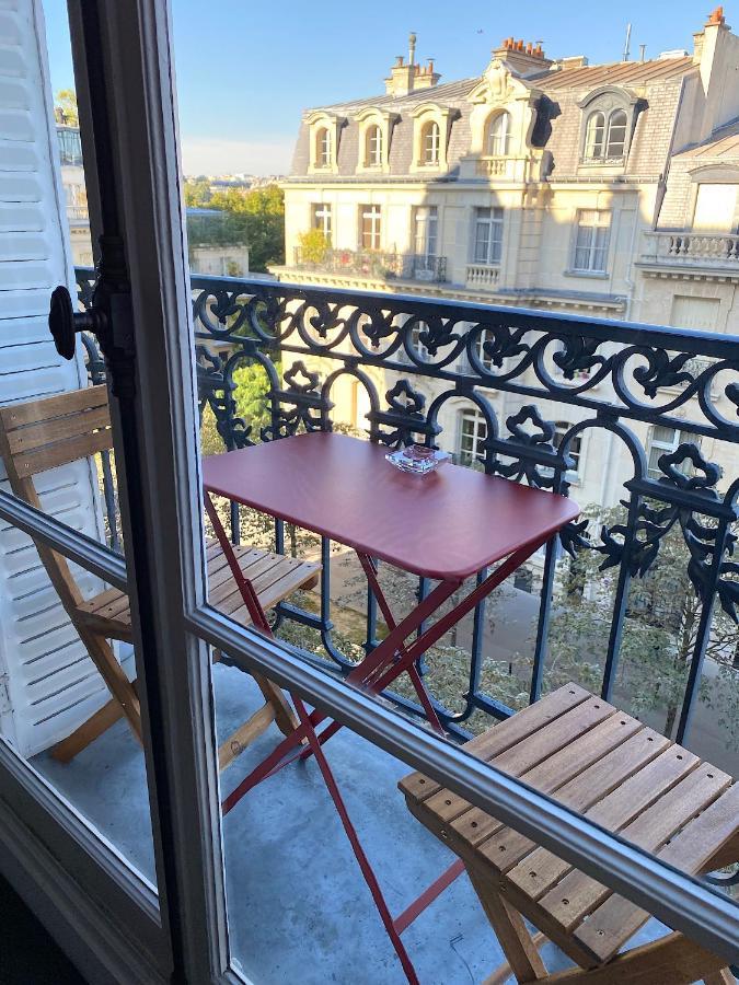 Outstanding 2 Bedrooms With A Terrific Eiffel Tower View Париж Экстерьер фото
